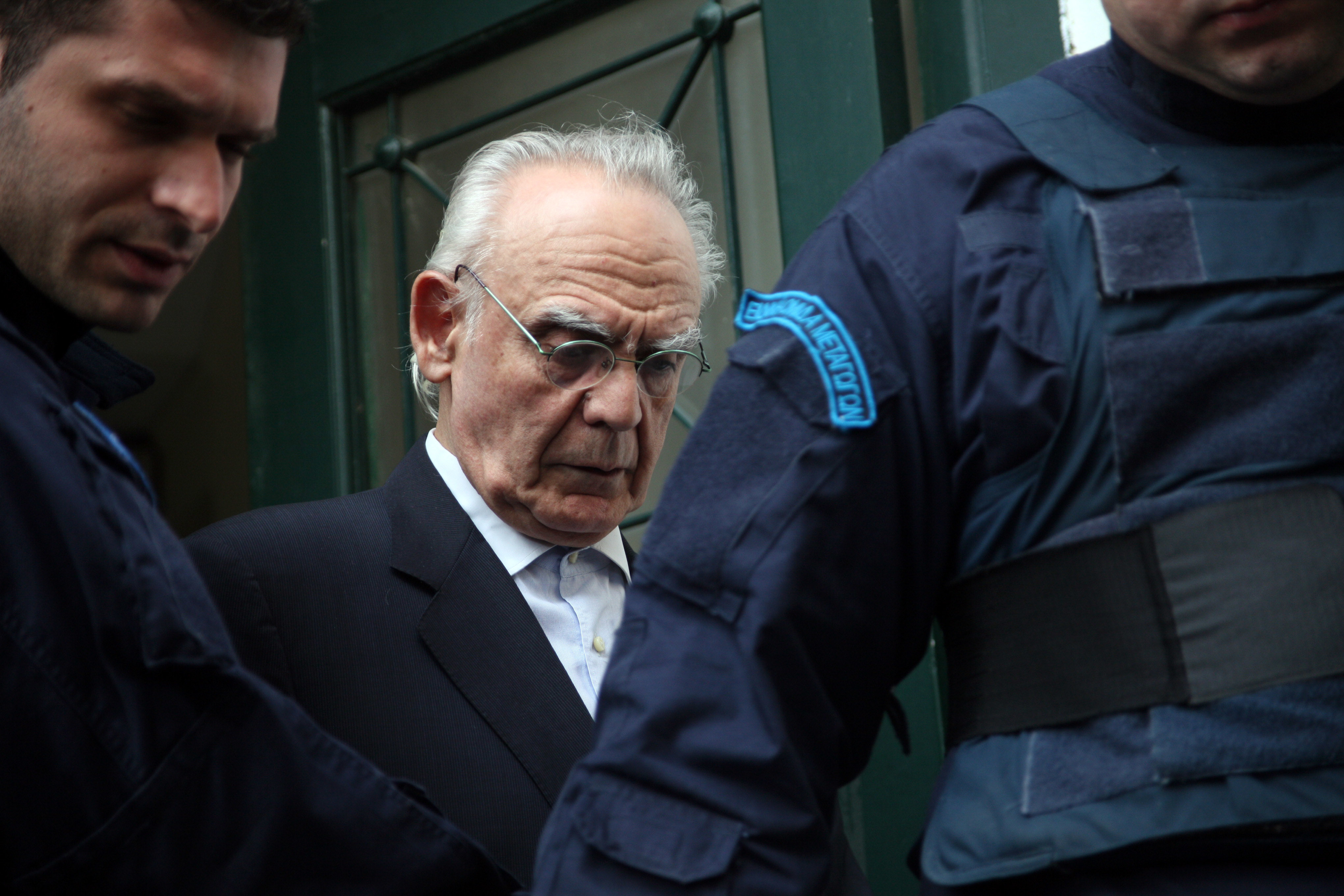 Άκης προς κυβέρνηση: “Σκιστείτε” και φέρτε πίσω τα κλεμμένα – Η Βίκυ είναι χάλια!
