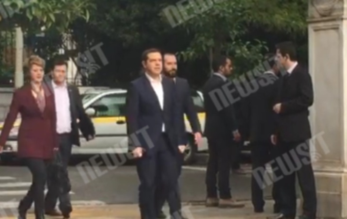 Άφιξη Τσίπρα στο Προεδρικό