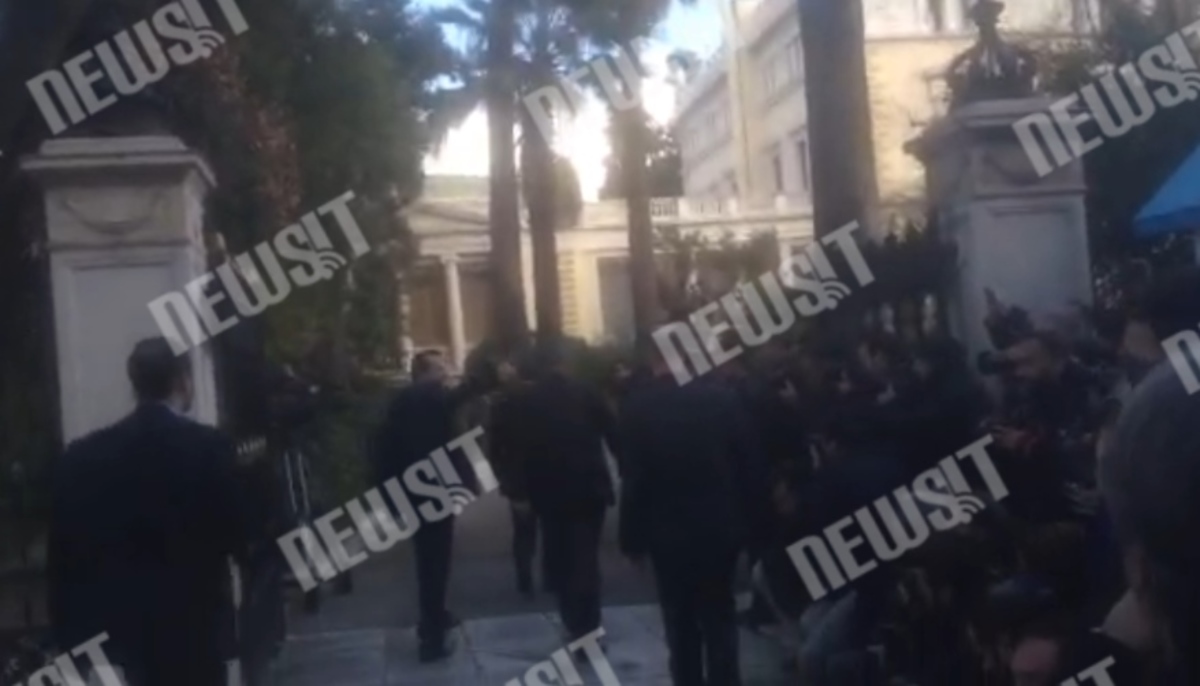 Άφιξη Τσίπρα στο Προεδρικό