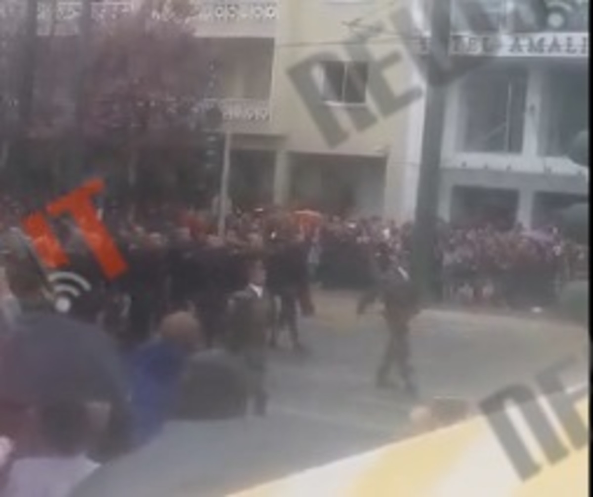 Τουρκική σημαία στην παρέλαση