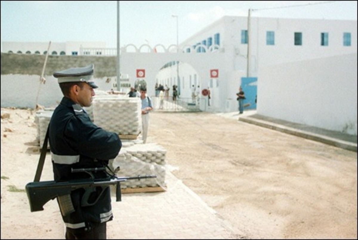 Επίθεση με καλάσνικοφ σε σπίτι υπουργού της Τυνησίας – 4 νεκροί