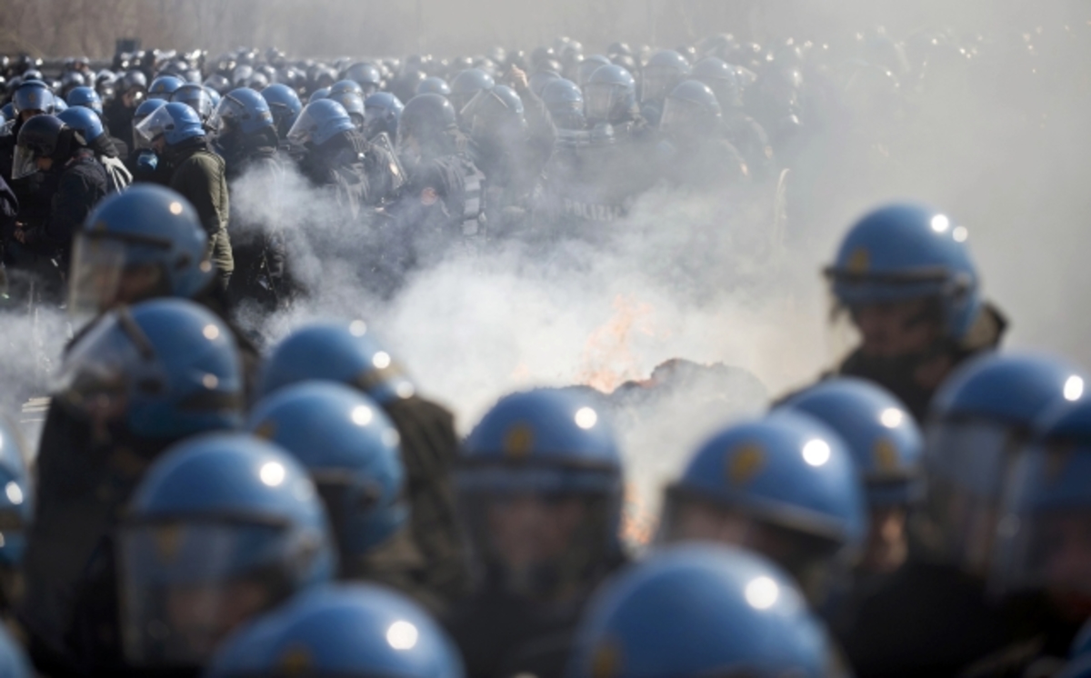 Παρέμβαση Μόντι μετά από τρία 24ωρα συγκρούσεων