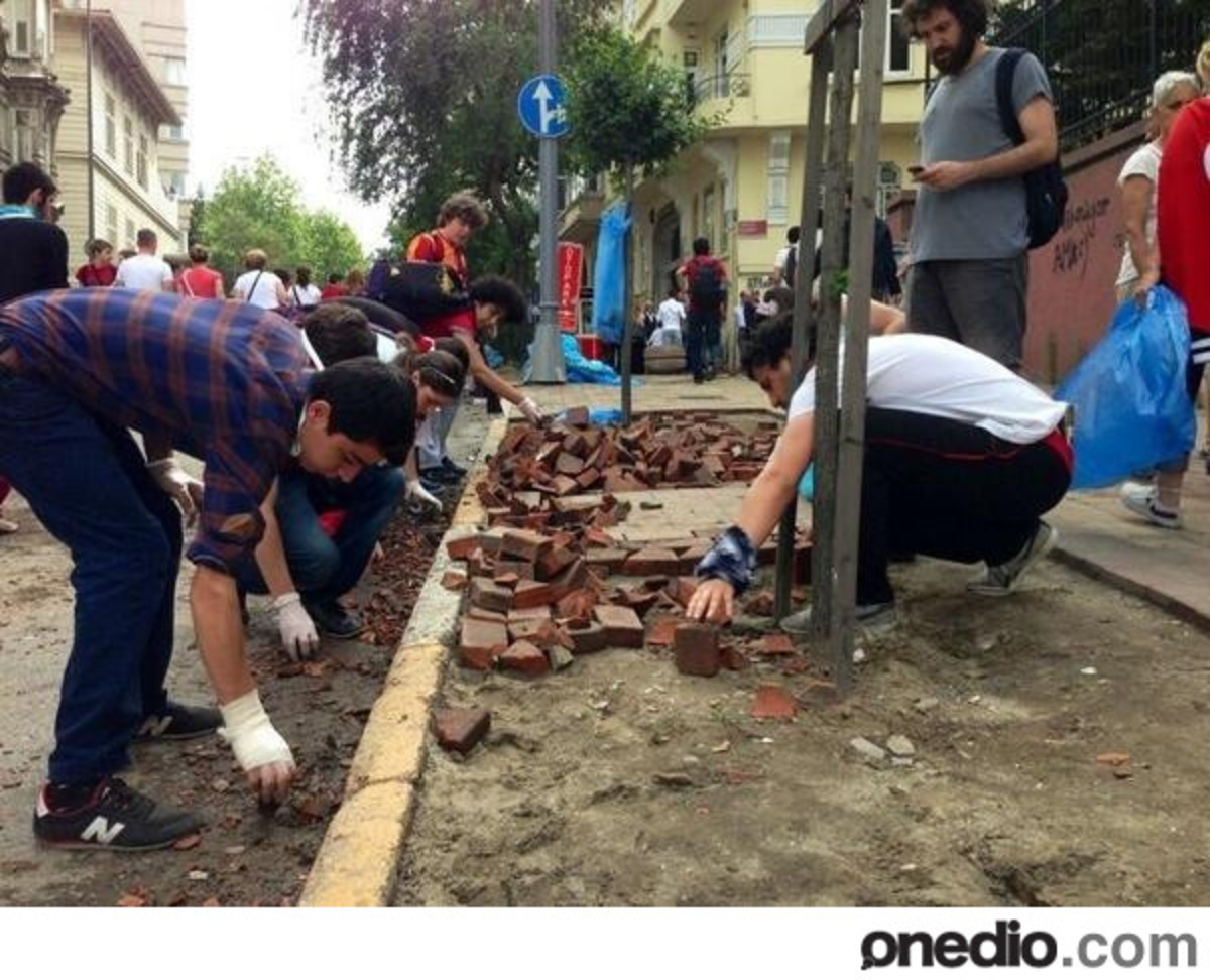 Η άλλη όψη της εξέγερσης στην Τουρκία – Συγκλονιστικές φωτογραφίες