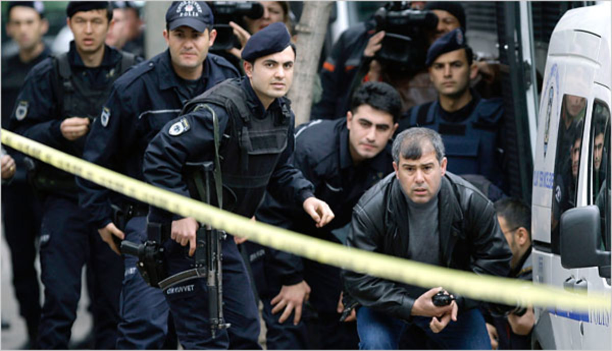 Τουρκία: Γυναίκα εκπαιδευμένη στην Ελλάδα πίσω από τη φονική επίθεση του αστυνομικού
