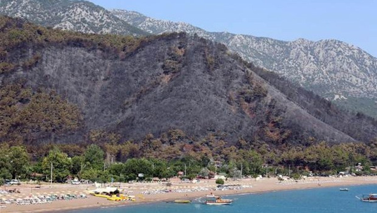 Απίστευτες εικόνες καταστροφής στην Αττάλεια! Κινδύνευσαν τουρίστες από τις φωτιές (ΦΩΤΟ)