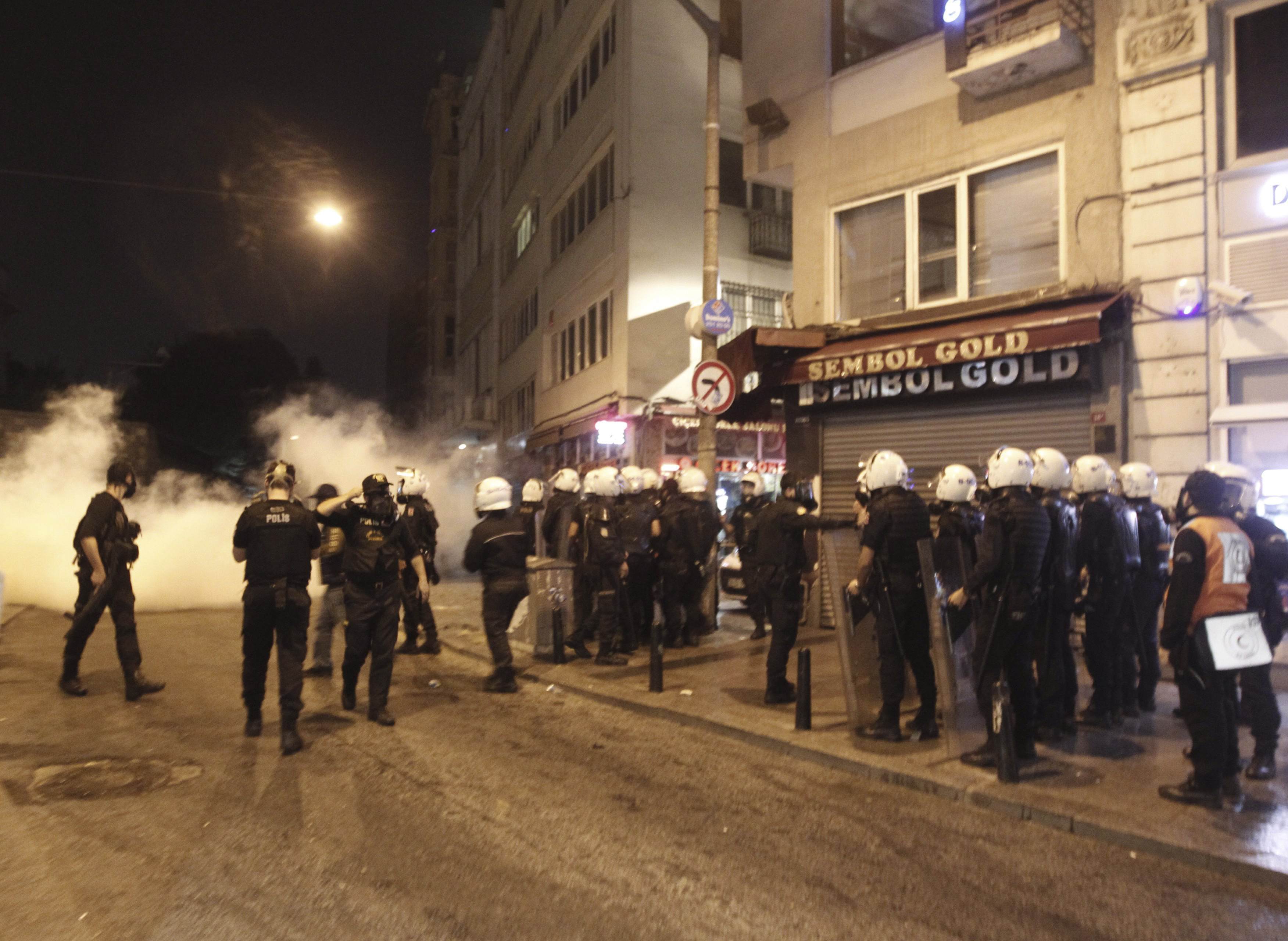 Χάος στην Τουρκία – Δεκάδες νεκροί και τραυματίες από άγριες συμπλοκές μεταξύ Κούρδων διαδηλωτών και αστυνομίας – ΒΙΝΤΕΟ – ΦΩΤΟ