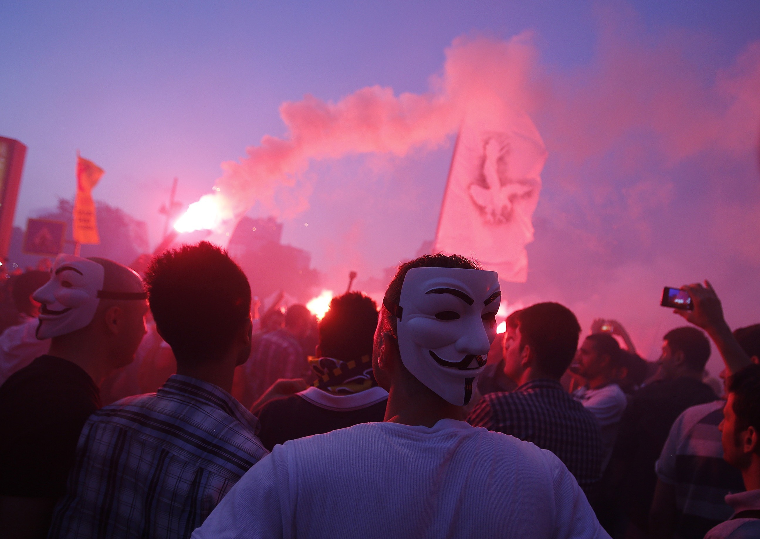 “Πλημμύρισε” πάλι η πλατεία Ταξίμ – Βίαια επεισόδια στην Άγκυρα – Κυβέρνηση Ερντογάν: Όλα λειτουργούν σαν ρολόι, δεν γίνονται εκλογές