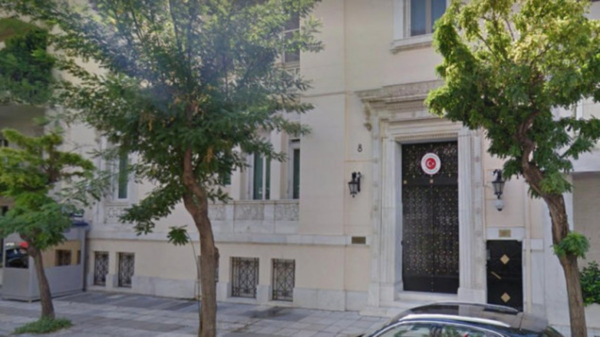 Στο στόχαστρο Ερντογάν οι στρατιωτικοί ακόλουθοι στην Αθήνα; Έχουν ζητήσει άσυλο;