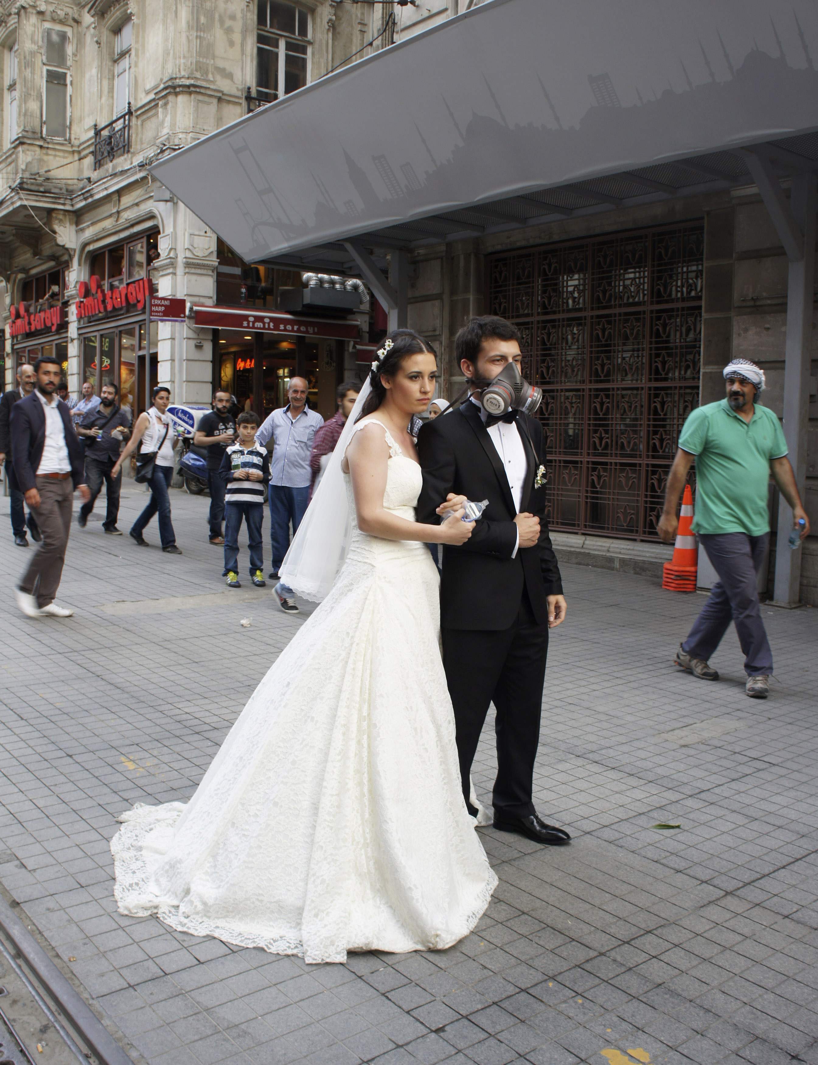 Πως να περάσετε την πρώτη νύχτα του γάμου σας – Εγχειρίδιο από την κυβέρνηση Ερντογάν