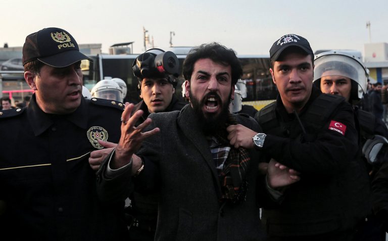 Τουρκία: Συνέλαβαν δημάρχους και του αντικατέστησαν κιόλας!