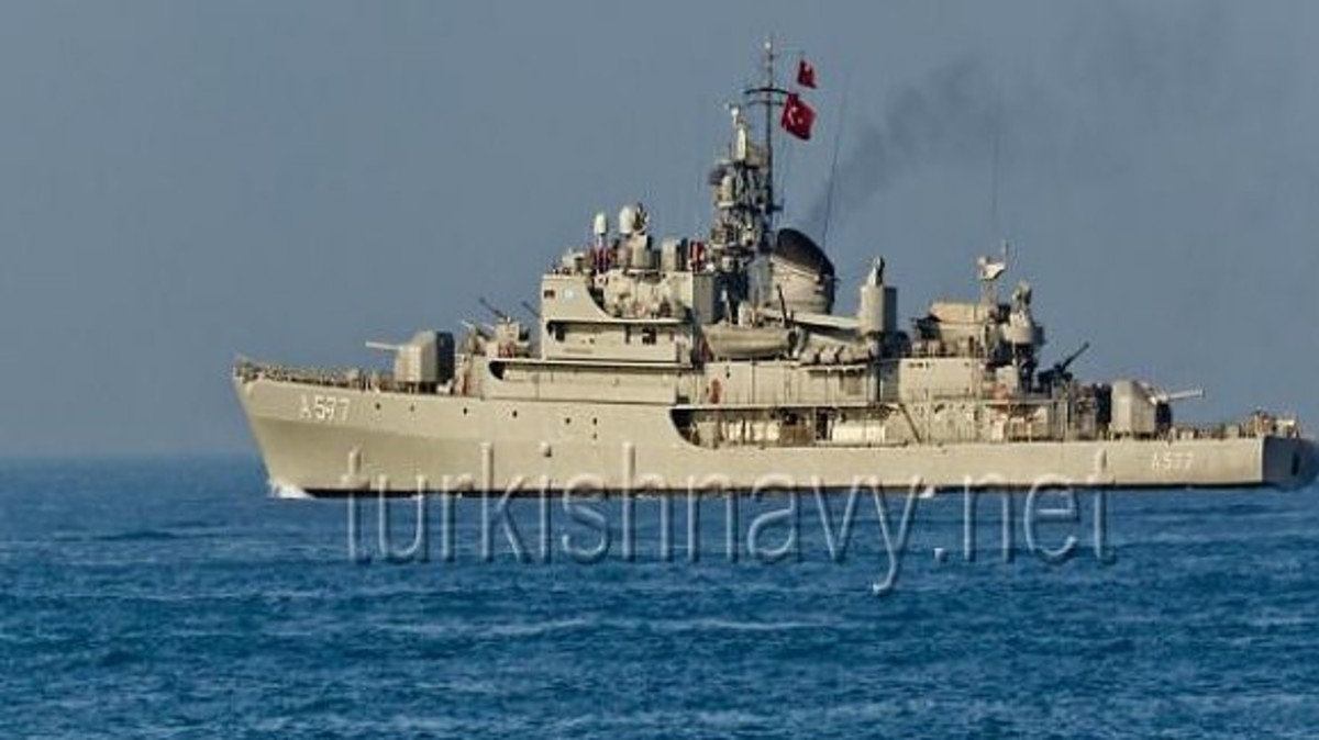 Συναγερμός στην κυπριακή ΑΟΖ από την προκλητική «παρέλαση» των Τούρκων