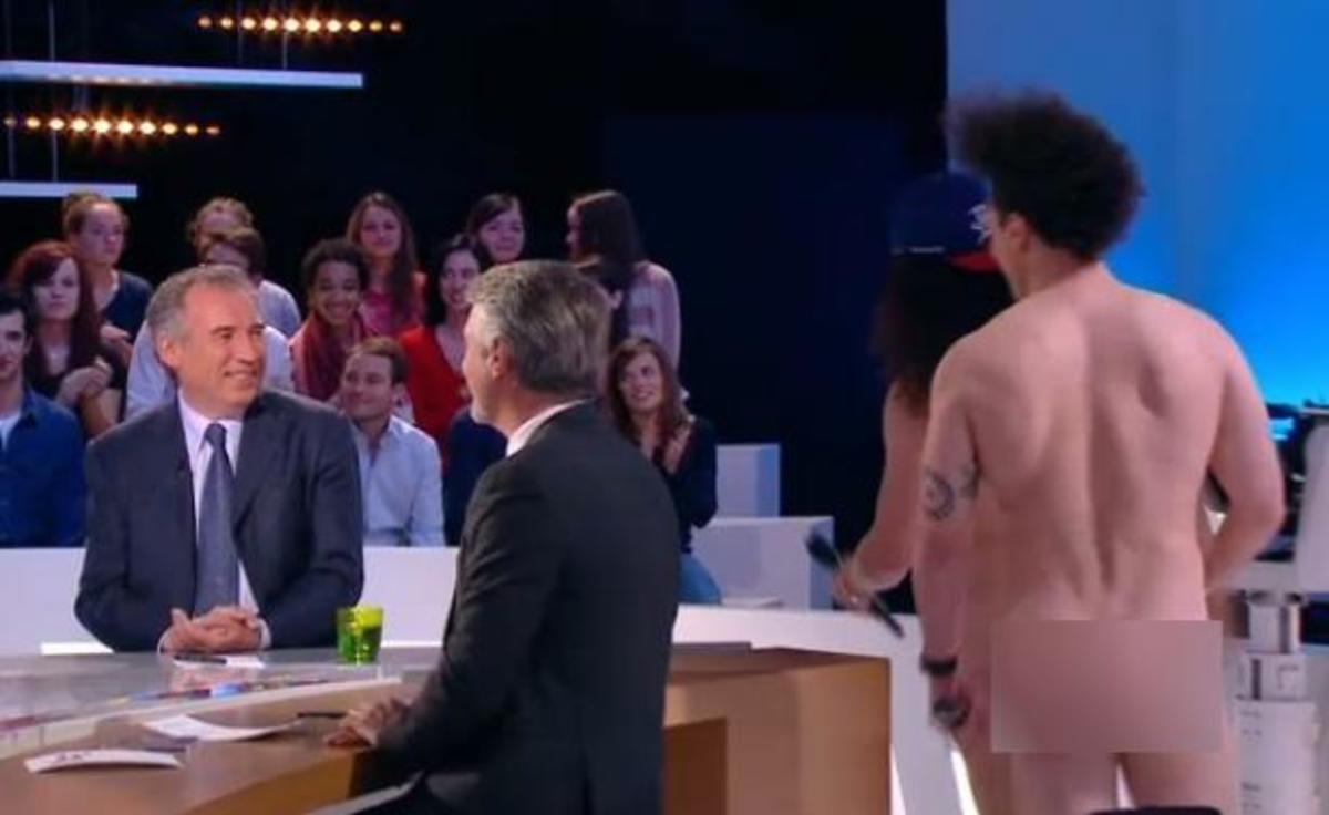 Βγήκαν σε talk show φορώντας μόνο μια κάλτσα! (βίντεο)