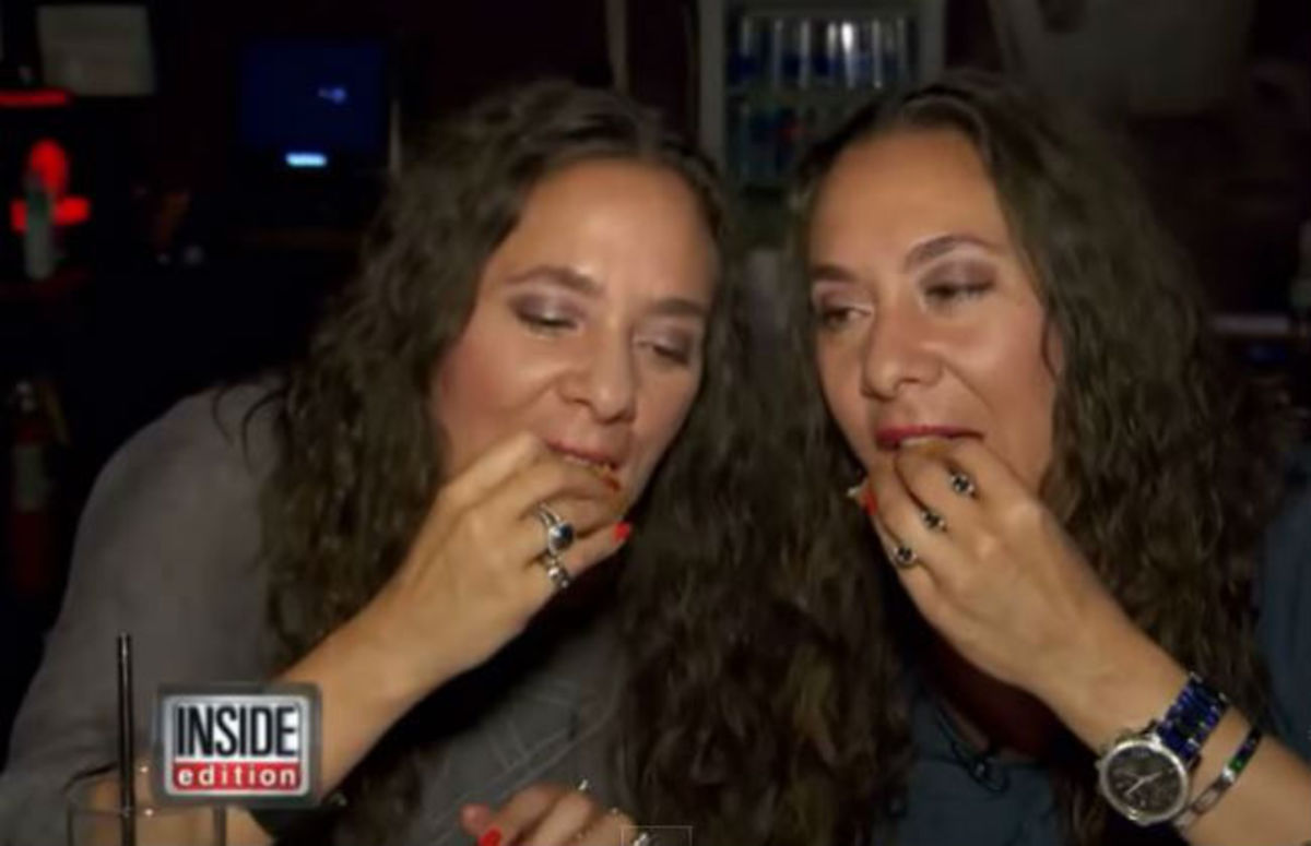 Οι δίδυμες αδελφές που μοιάζουν σαν δυο σταγόνες νερό και μοιράζονται τα πάντα μαζί! (βίντεο)