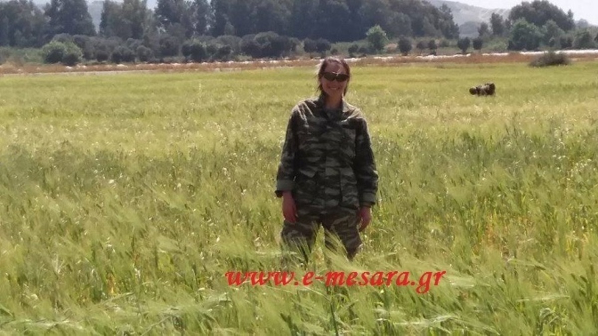 Η αλεξιπτωτίστρια που τράβηξε όλα τα βλέματα – Δείτε γιατί – ΦΩΤΟ