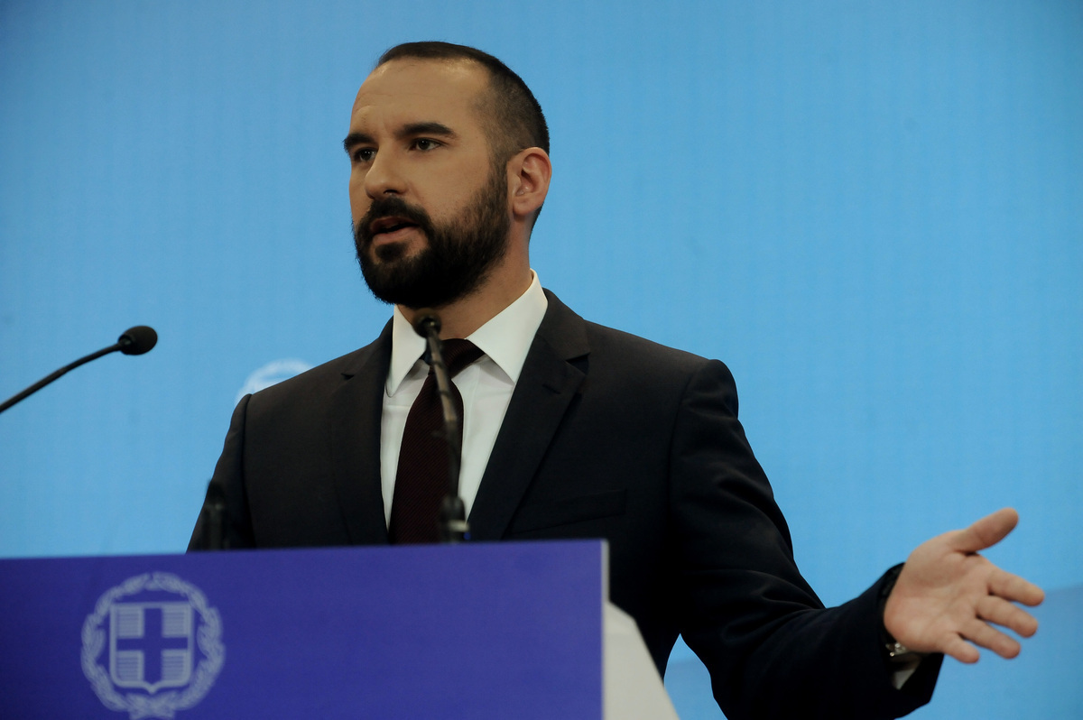 Τζανακόπουλος: Αναληθείς οι πληροφορίες για εφαρμογή μέτρων από το 2018