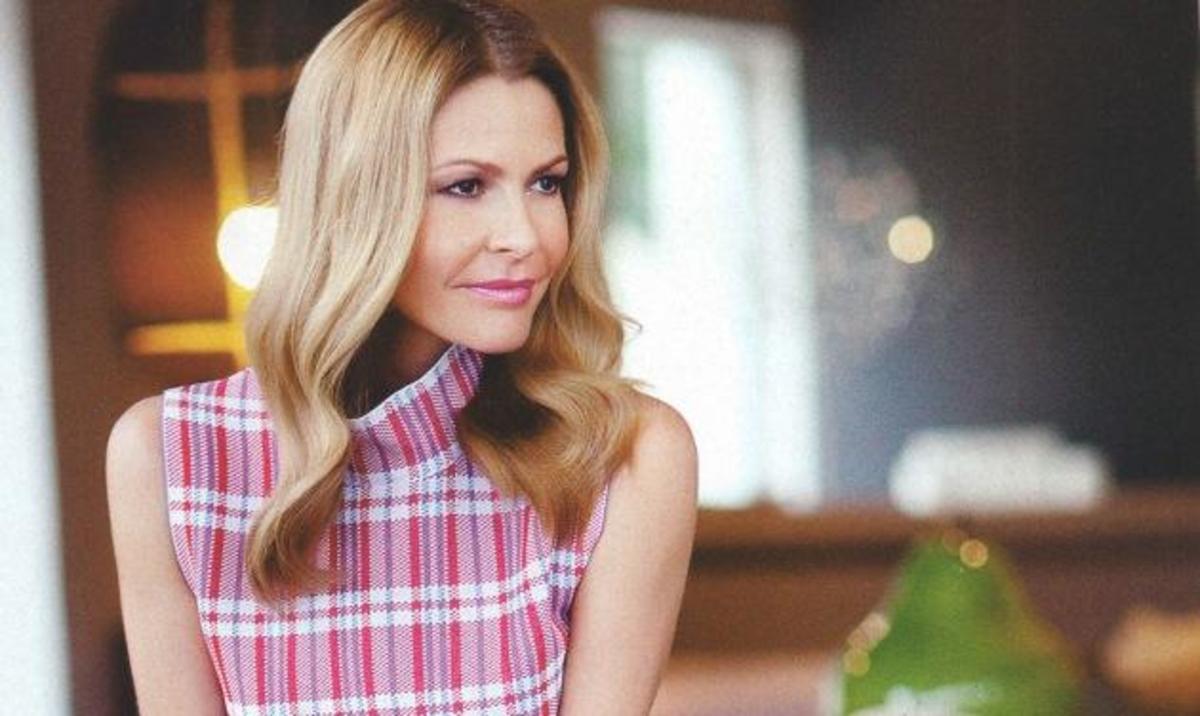 Tζένη Μπαλατσινού: Mας δείχνει το υπέροχο κορμί της, με μαγιό και χωρίς ρετούς