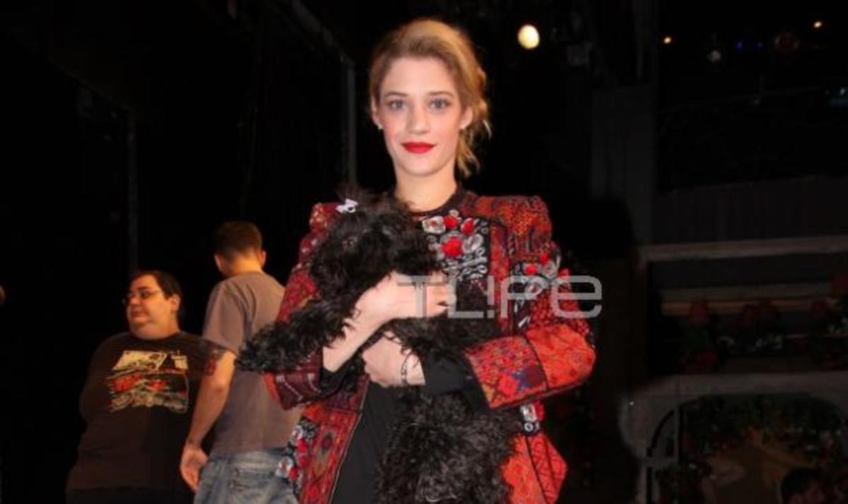 Τζένη Θεωνά: Έγινε έξαλλη όταν την ρώτησαν για τα φιλιά με τον Αναστασιάδη!