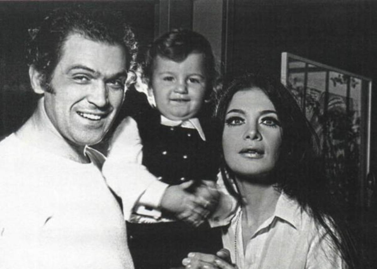 24 χρόνια χωρίς την Τζένη Καρέζη – Οι αδημοσίευτες φωτογραφίες και τα λόγια του γιου της