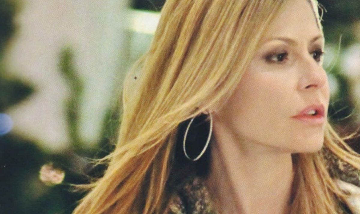 Τζ. Μπαλατσινού: Δες την κούκλα κόρη της, Αμαλία!