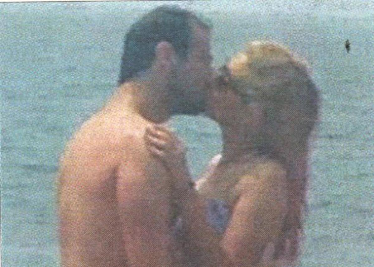 Ορέστης Τζιόβας: “Καυτά” φιλιά με την νέα του σύντροφο στην παραλία!