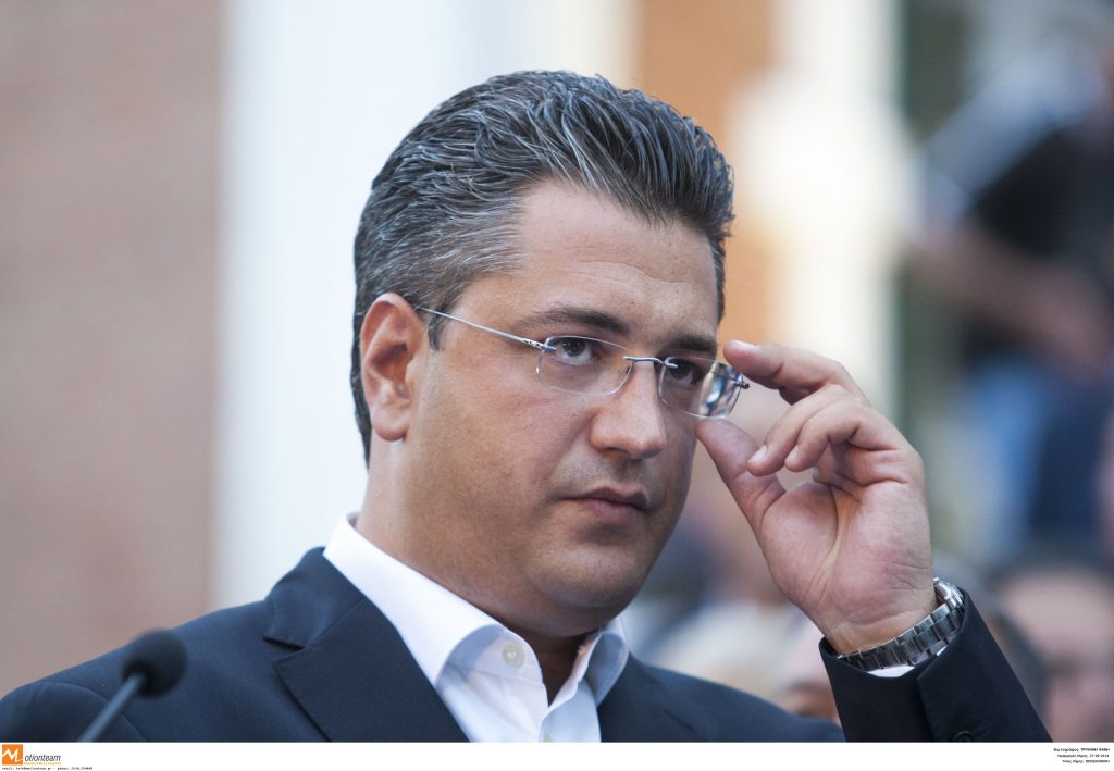 Ντύθηκε γαμπρός ο Απόστολος Τζιτζικώστας