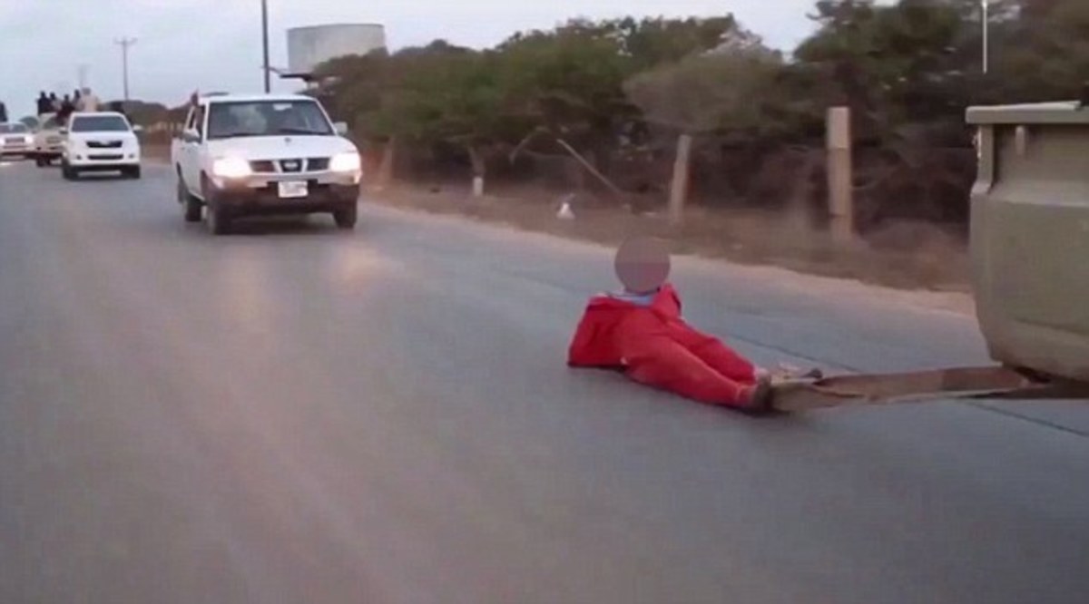 Αρρωστημένο video των τζιχαντιστών: Σέρνουν Λίβυο με φορτηγό μέχρι να πεθάνει!