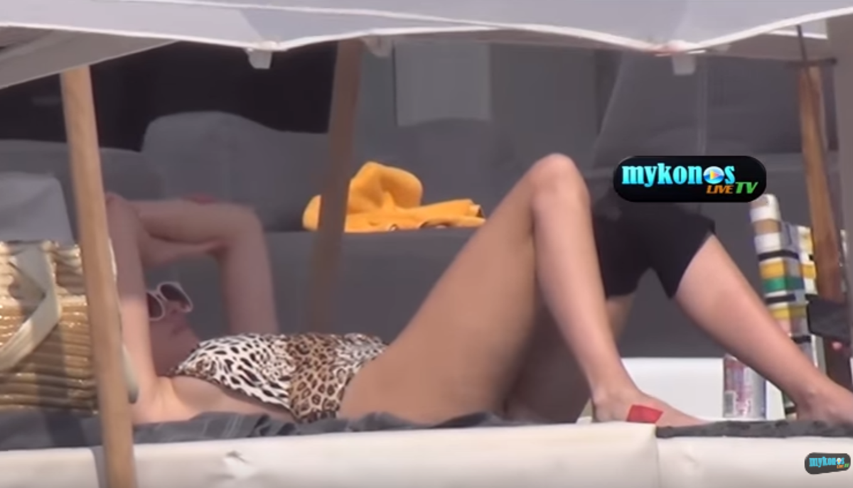 Τραυματισμένη η Τζούλια Αλεξανδράτου στη Μύκονο – Ποιος ήταν μαζί της;