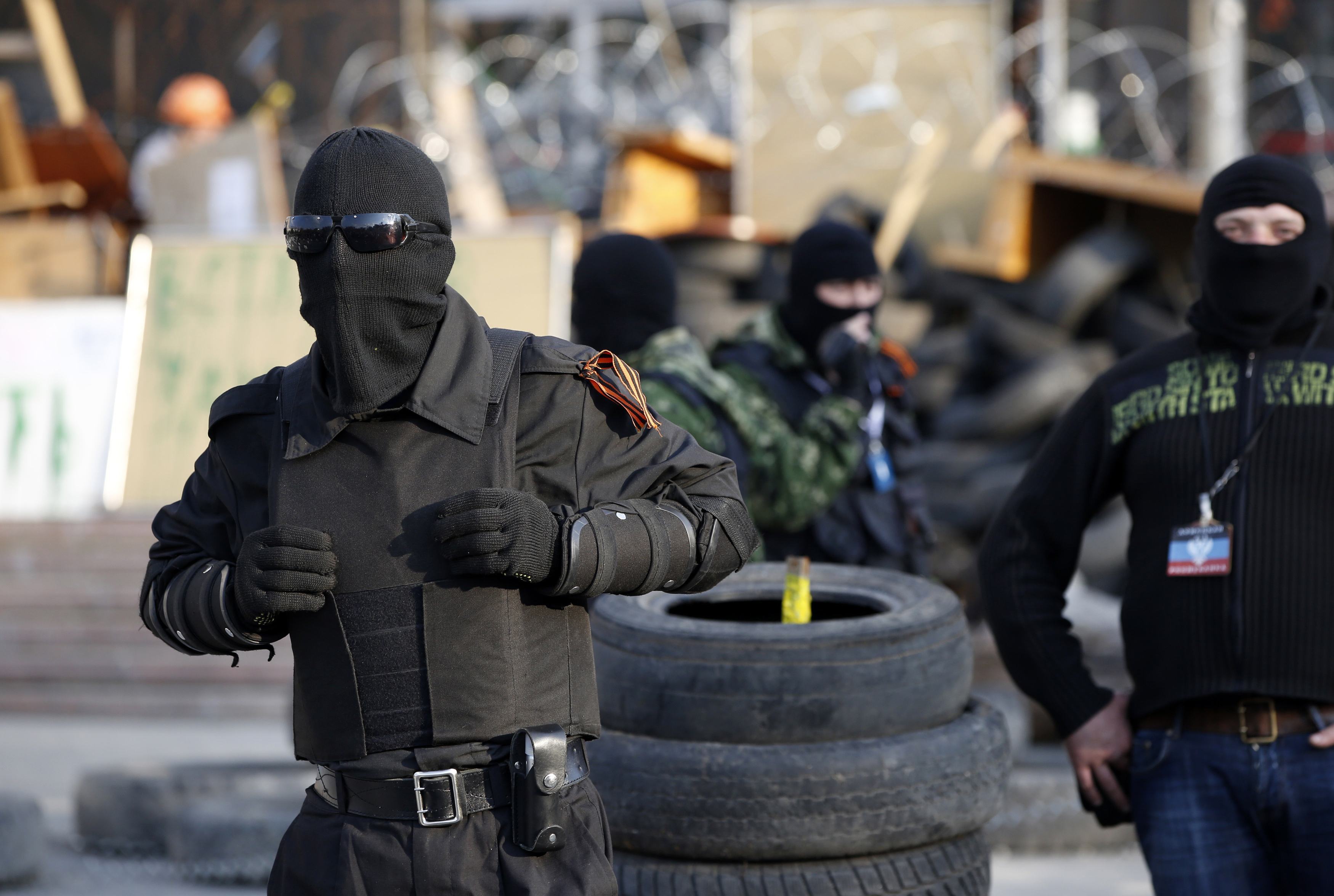 Террористы россии фото. Русские террористы в масках.