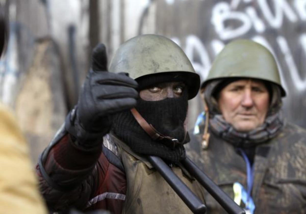 “Παραστρατιωτικοί καίνε το Κίεβο” – Η ρωσική άποψη