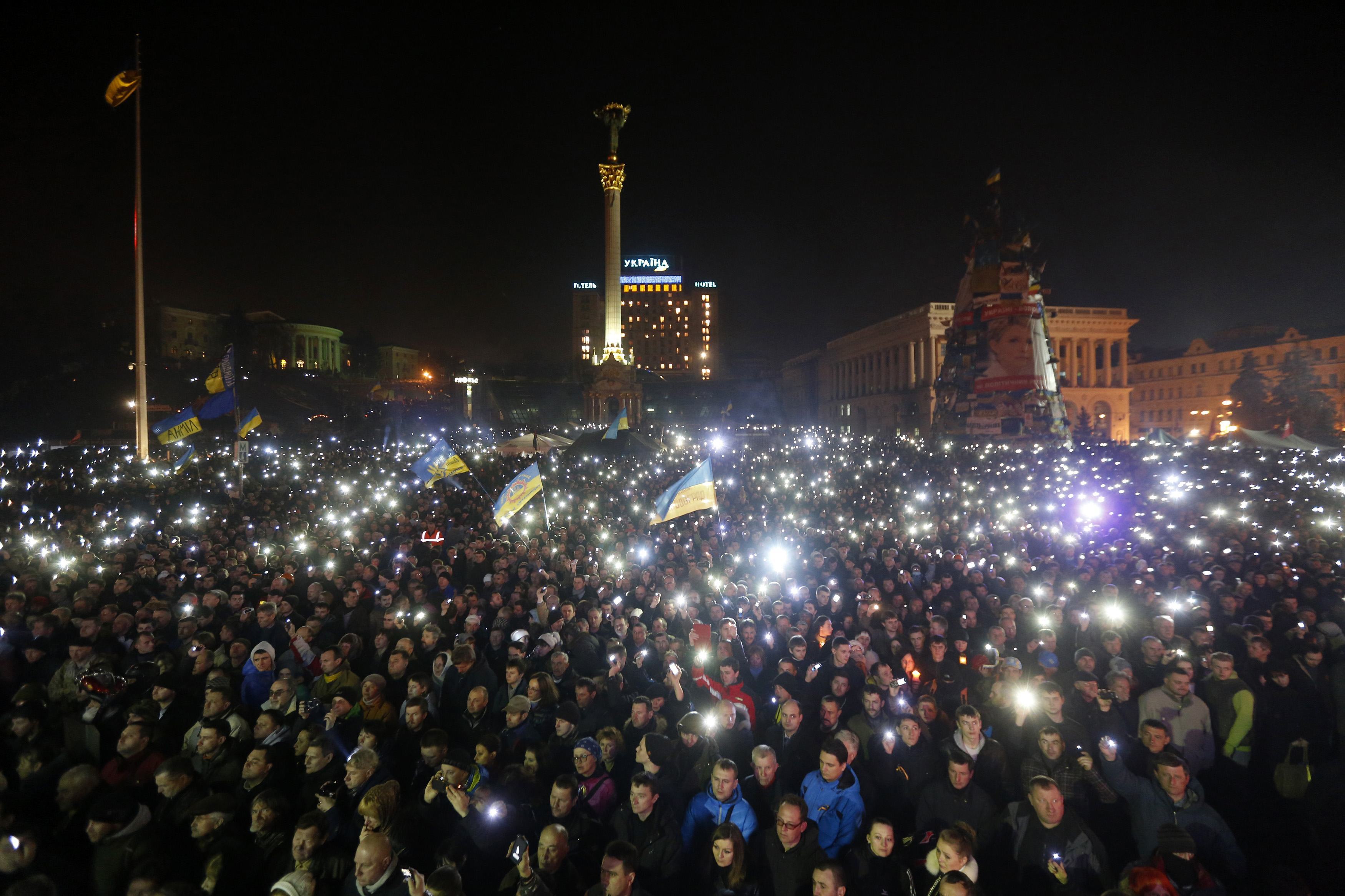 Ουκρανία: Στους δρόμους οι διαδηλωτές παρά τη συμφωνία – Τηλεφωνική επικοινωνία Ομπάμα – Πούτιν