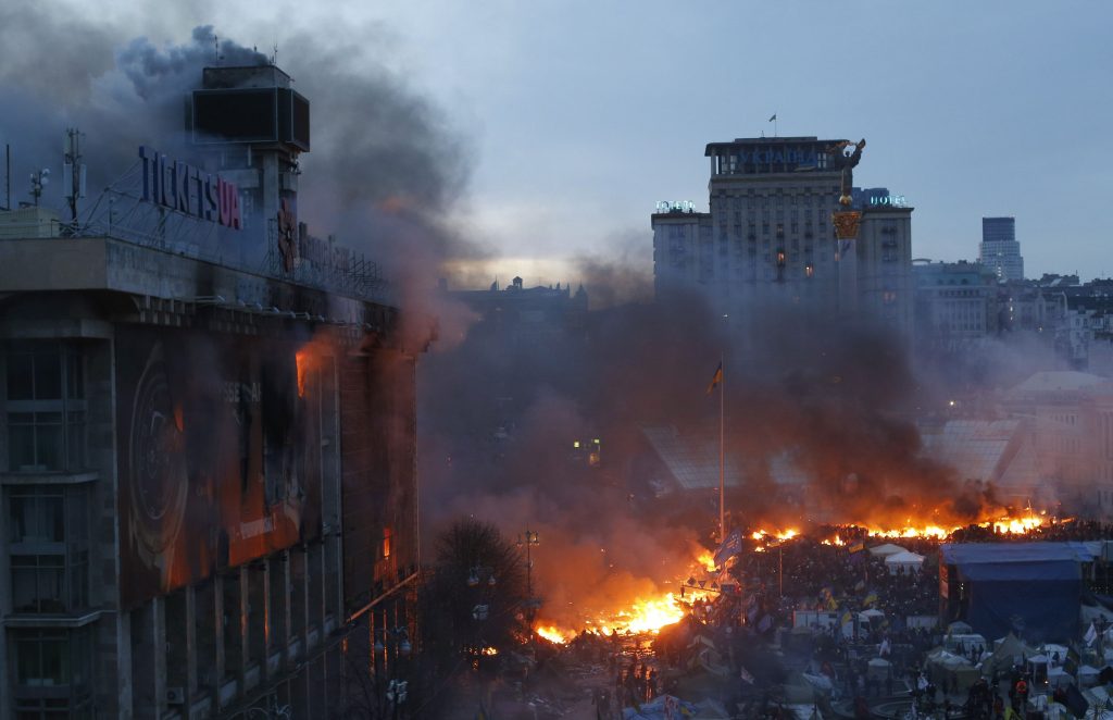 Αίμα και θάνατος στην Ουκρανία – Νεκροί στους δρόμους του Κιέβου – Συνεχείς επιχειρήσεις της αστυνομίας στην πλατεία Ανεξαρτησίας – ΔΕΙΤΕ LIVE ΕΙΚΟΝΑ