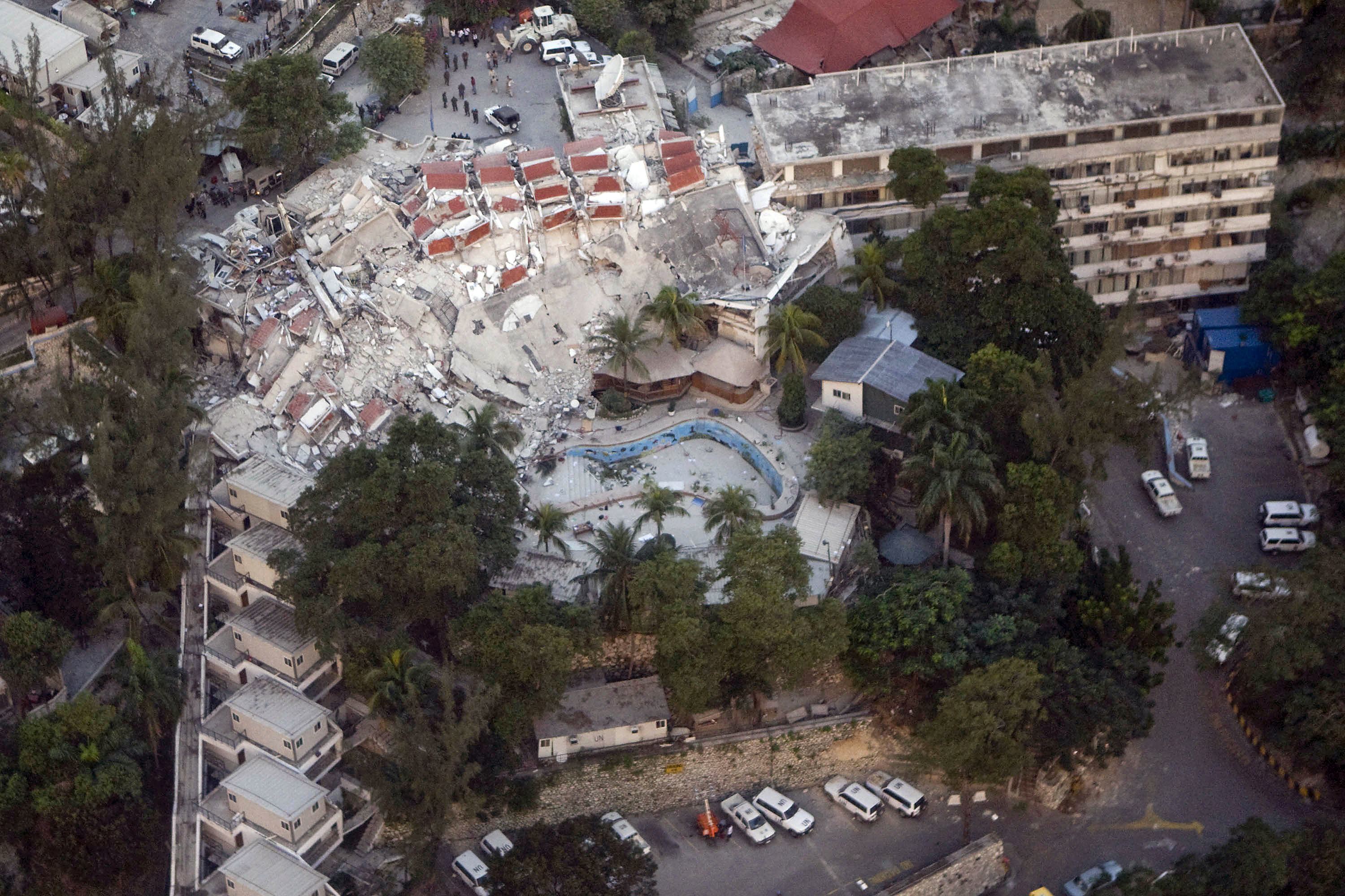Το κτίριο του ΟΗΕ στην Αϊτή που σχεδόν ισοπεδώθηκε από τον σεισμό των 7 Ρίχτερ ΦΩΤΟ REUTERS