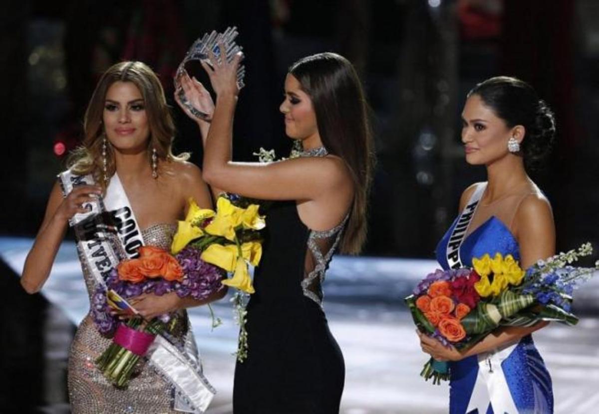 Επική γκάφα στα Miss Universe – Ο παρουσιαστής ανακοίνωσε λάθος νικήτρια! Video