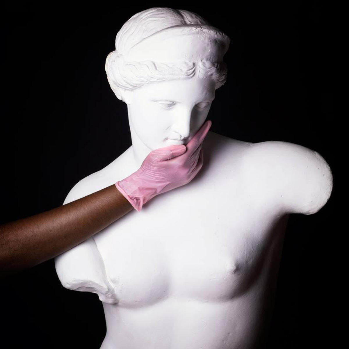 Pink Glove Photo Competition: Η Νατάσα Παζαϊτη συμμετέχει στη μάχη κατά του καρκίνου του μαστού