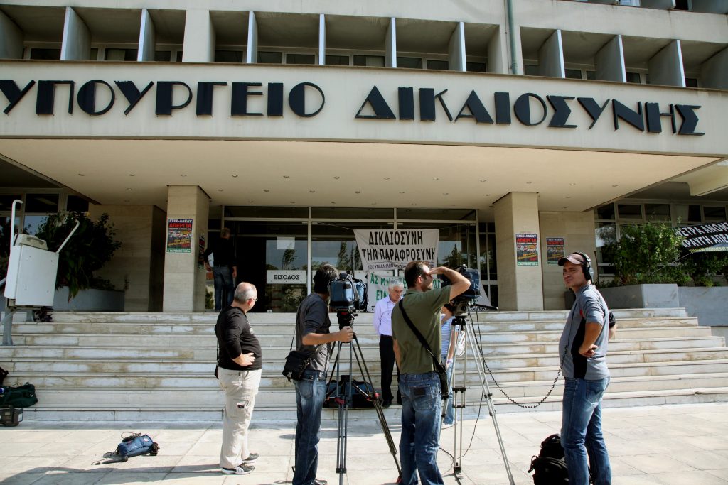Διαφωνεί ανακριτής με εισαγγελέα: Ο κατηγορούμενος στο σπίτι