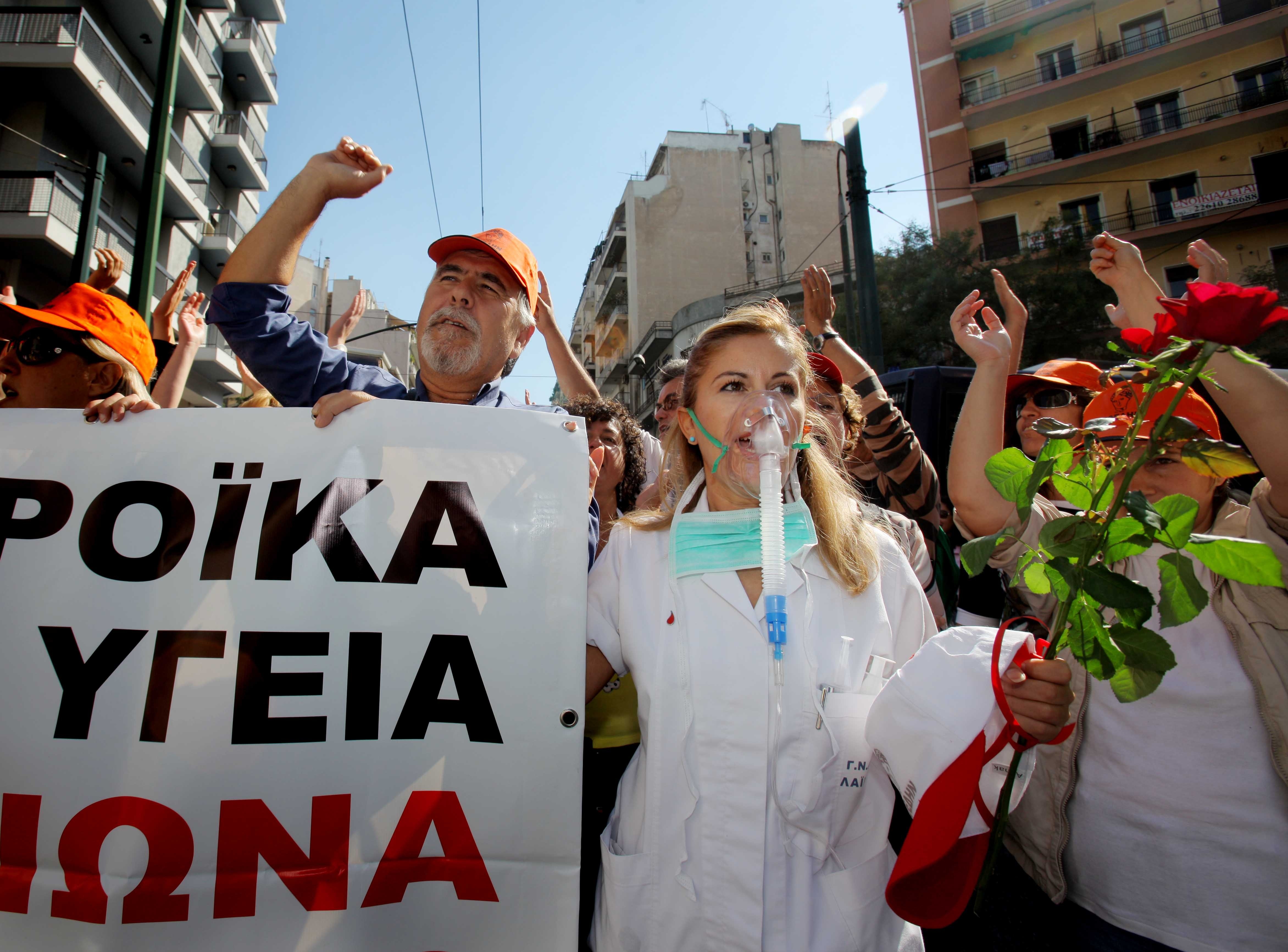 “Μπλόκο” των εργαζομένων στο γραφείο Λοβέρδου