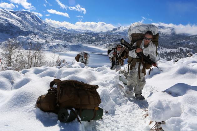 Αυτοί οι πεζοναύτες δεν ξέρουν τι σημαίνει κρύο! Εκπαίδευση σε συνθήκες ακραίου ψύχους [vid]