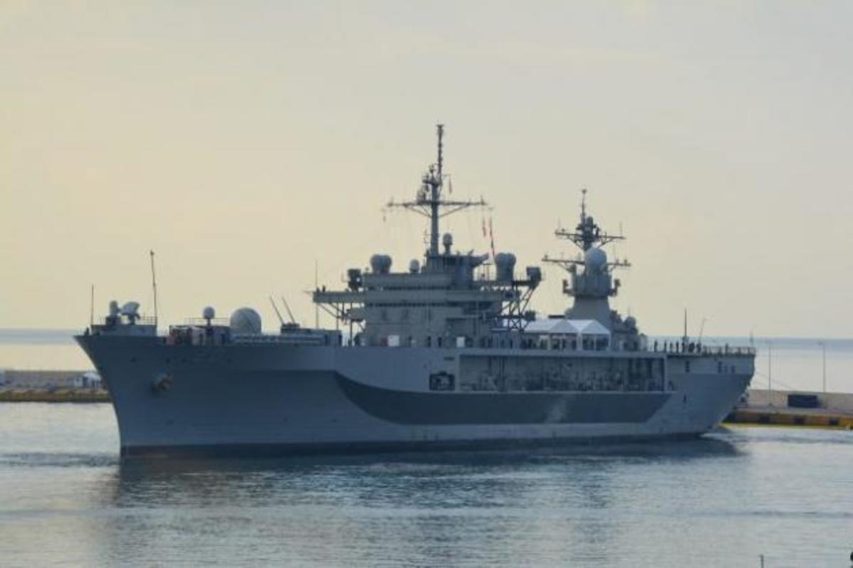 USS Mount Whitney: Η ναυαρχίδα του 6ου στόλου στον Πειραιά [vid]