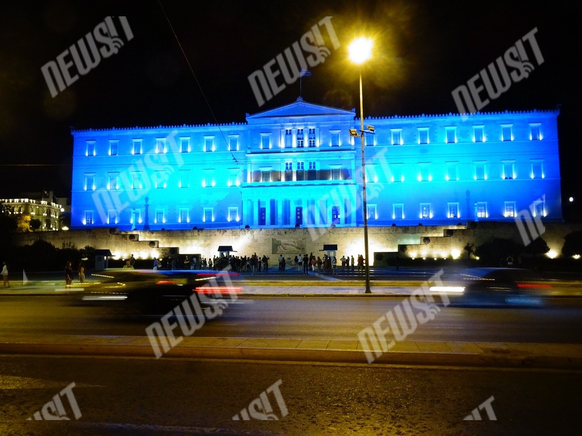 Η Βουλή έγινε… μπλε! ΦΩΤΟ