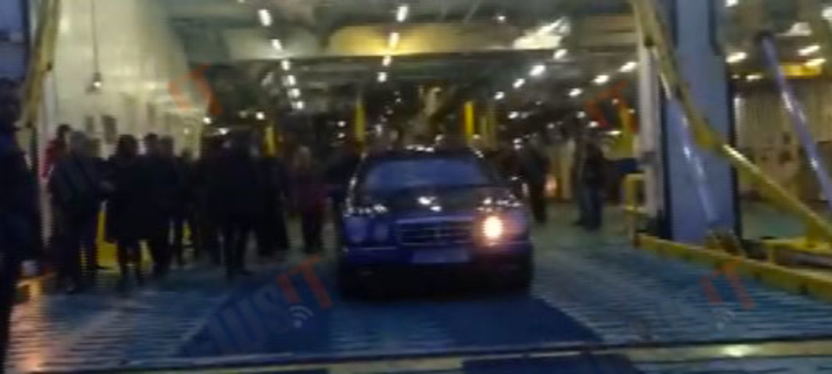 Β.Γιακουμάκης: Στην αγκαλιά τηςΚρήτης