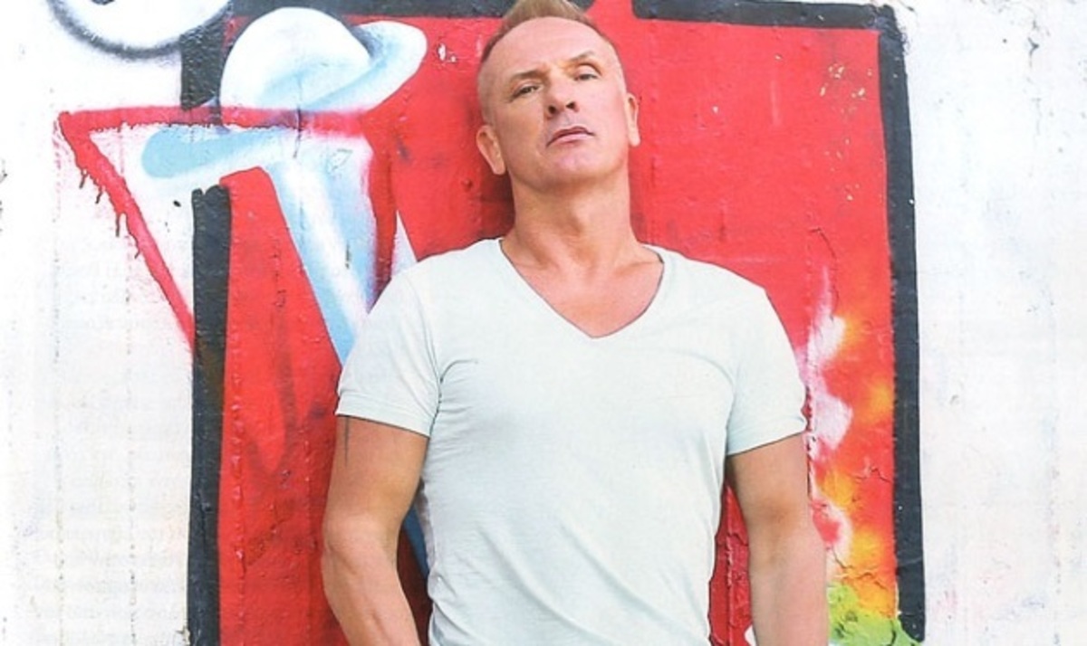 Συγκλονίζει ο Κάρολι Βάμος: Έμαθα ότι έχω καρκίνο τη μέρα που κήδεψα τη μητέρα μου