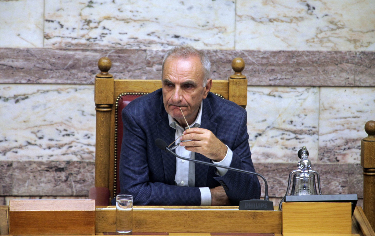 Βαρεμένος: Ο Πανούσης έσβησε τον Τζέιμς Μπόντ από τον χάρτη!