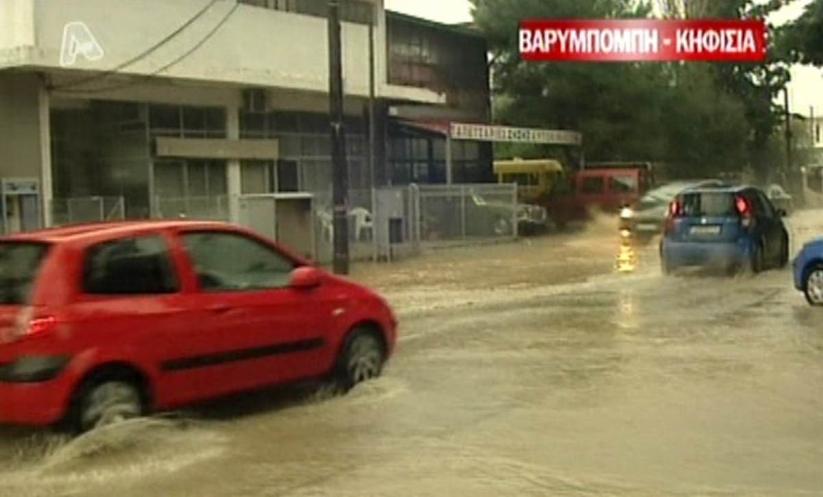 ”Βροχή” τα προβλήματα στην Αθήνα από τις καταιγίδες