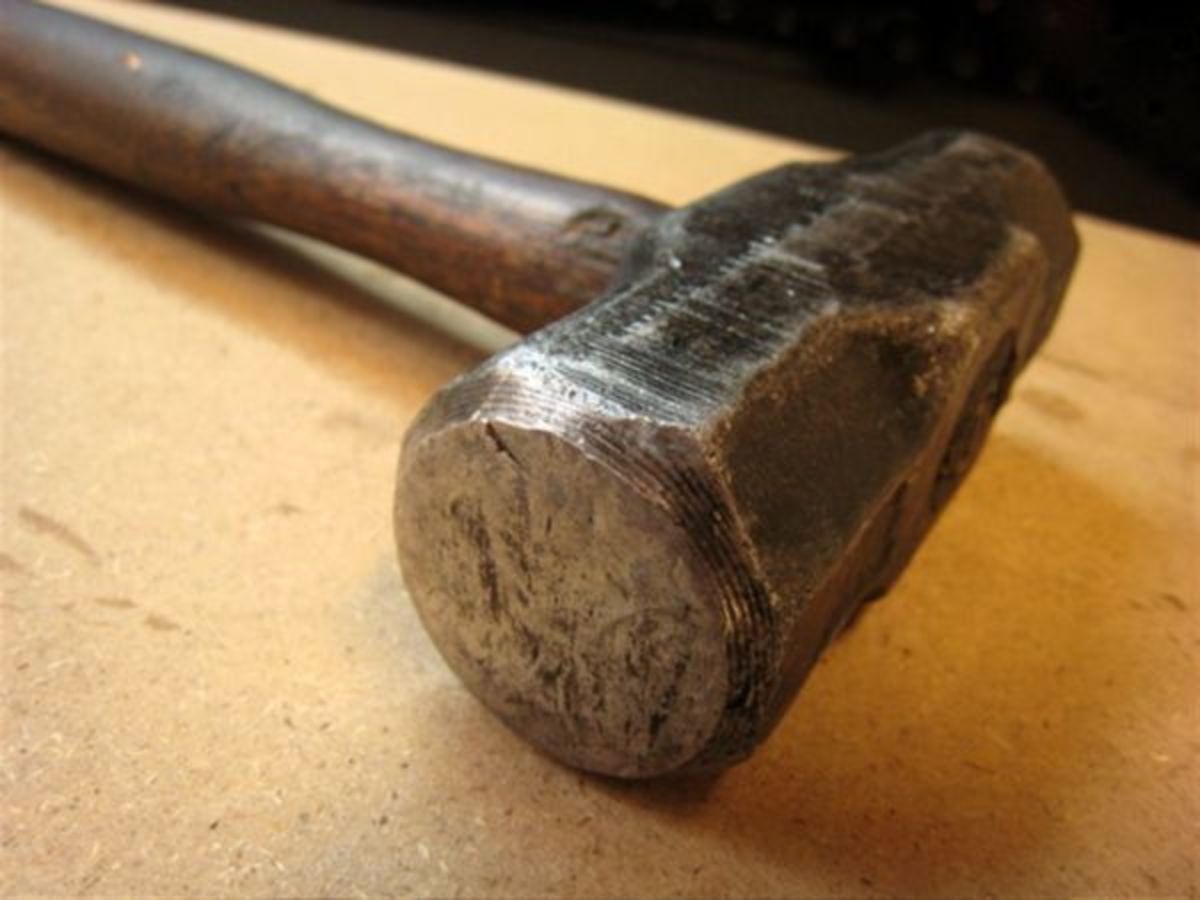 Αταλάντη: Ο τσιλιαδόρος περίμενε με βαριοπούλα στην είσοδο!