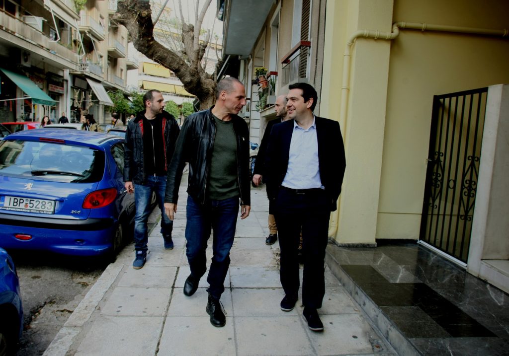 Η επιχείρηση “γοητεία” από Τσίπρα και Βαρουφάκη