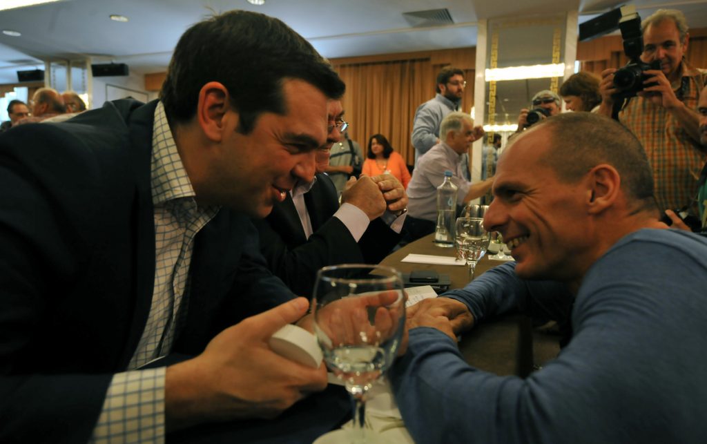 Νέο “όχι” της κυβέρνησης στους δανειστές – Όλα για όλα στη συνάντηση Τσίπρα – Μέρκελ – Ολάντ την Τετάρτη – Ορθάνοιχτο “παράθυρο” για εκλογές