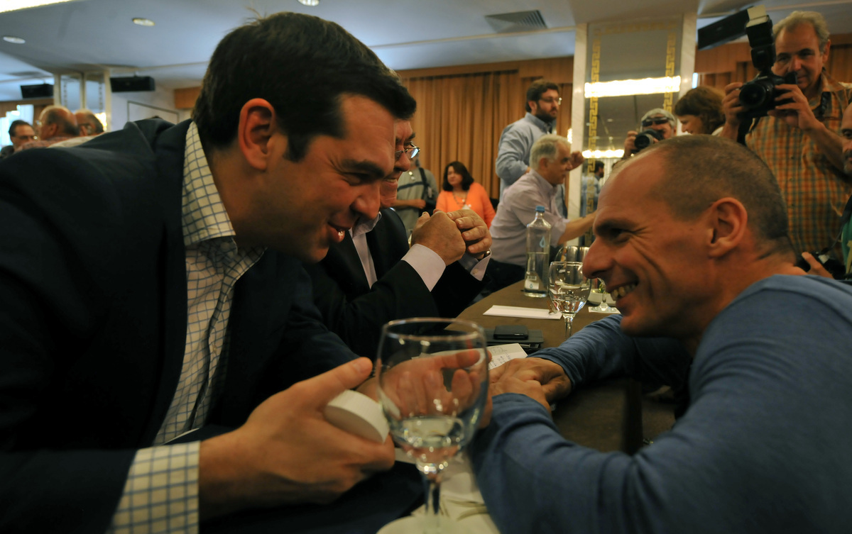 Νέο “όχι” της κυβέρνησης στους δανειστές – Όλα για όλα στη συνάντηση Τσίπρα – Μέρκελ – Ολάντ την Τετάρτη – Ορθάνοιχτο “παράθυρο” για εκλογές