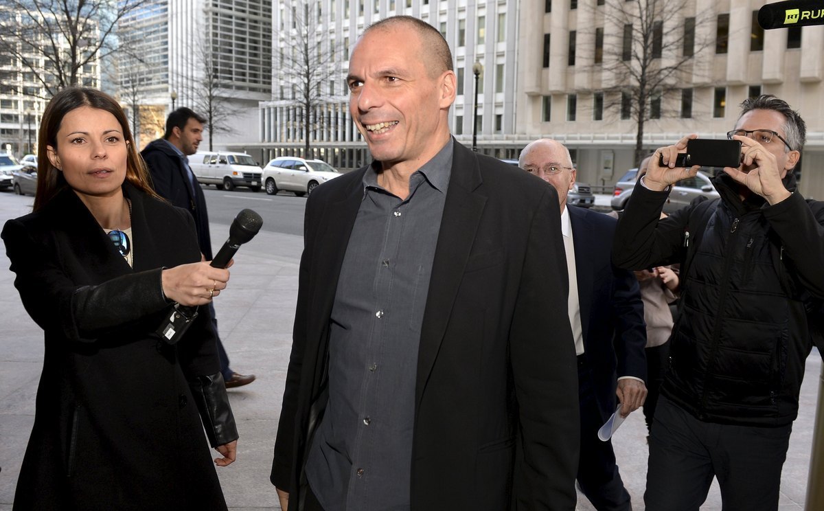 Χαμογελαστός μπήκε, σκυθρωπός βγήκε από το ΔΝΤ ο Βαρουφάκης