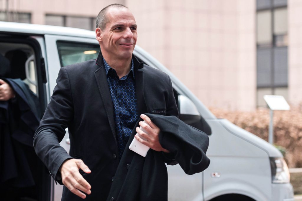 Οργή Μαξίμου για τα δημοσιεύματα περί απομάκρυνσης Βαρουφάκη