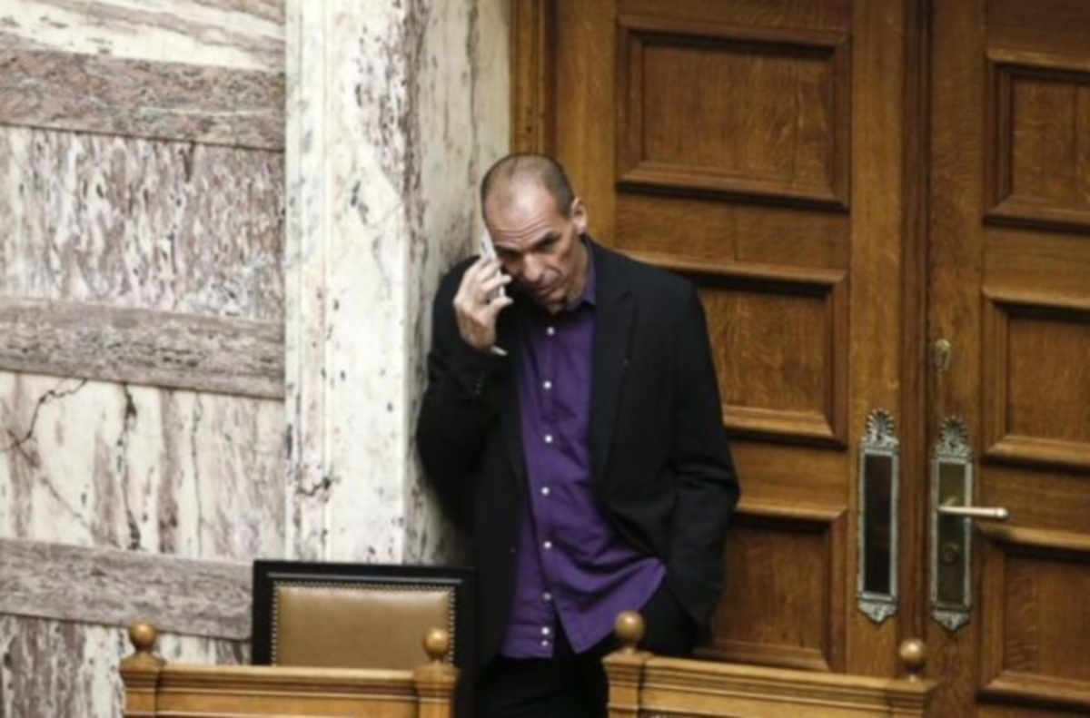 Γιάνης Βαρουφάκης: Αποκάλυψε με ποιον μιλούσε στο τηλέφωνο μέσα στη Βουλή!
